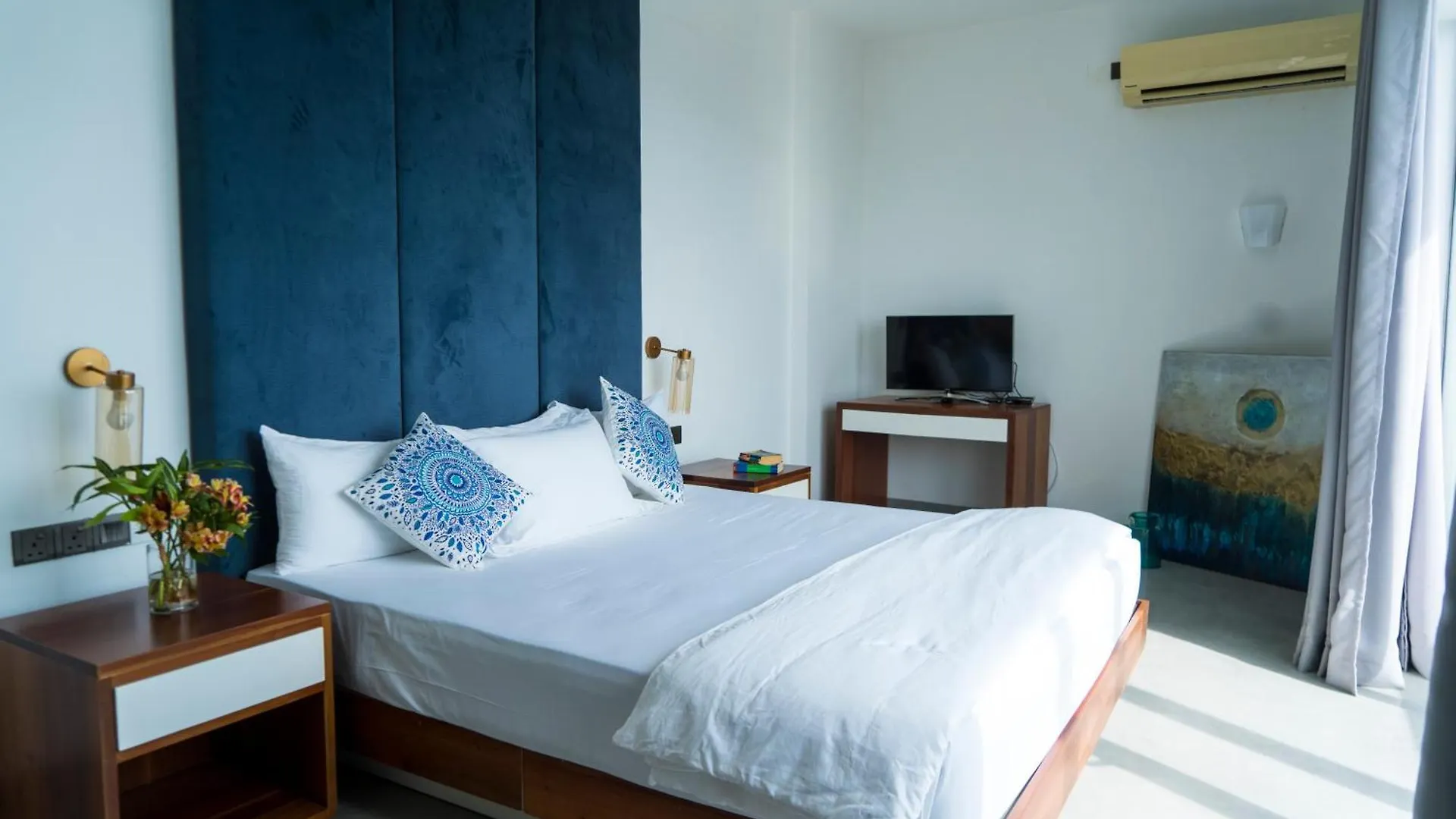 Four Petals Inn Colombo