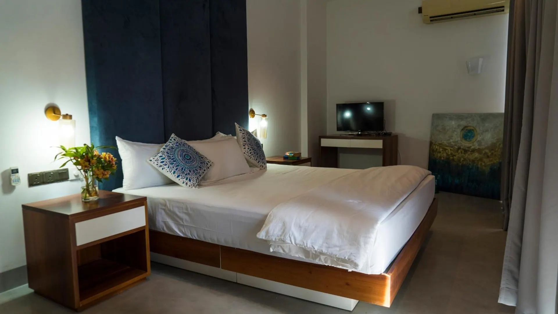 Four Petals Inn Colombo