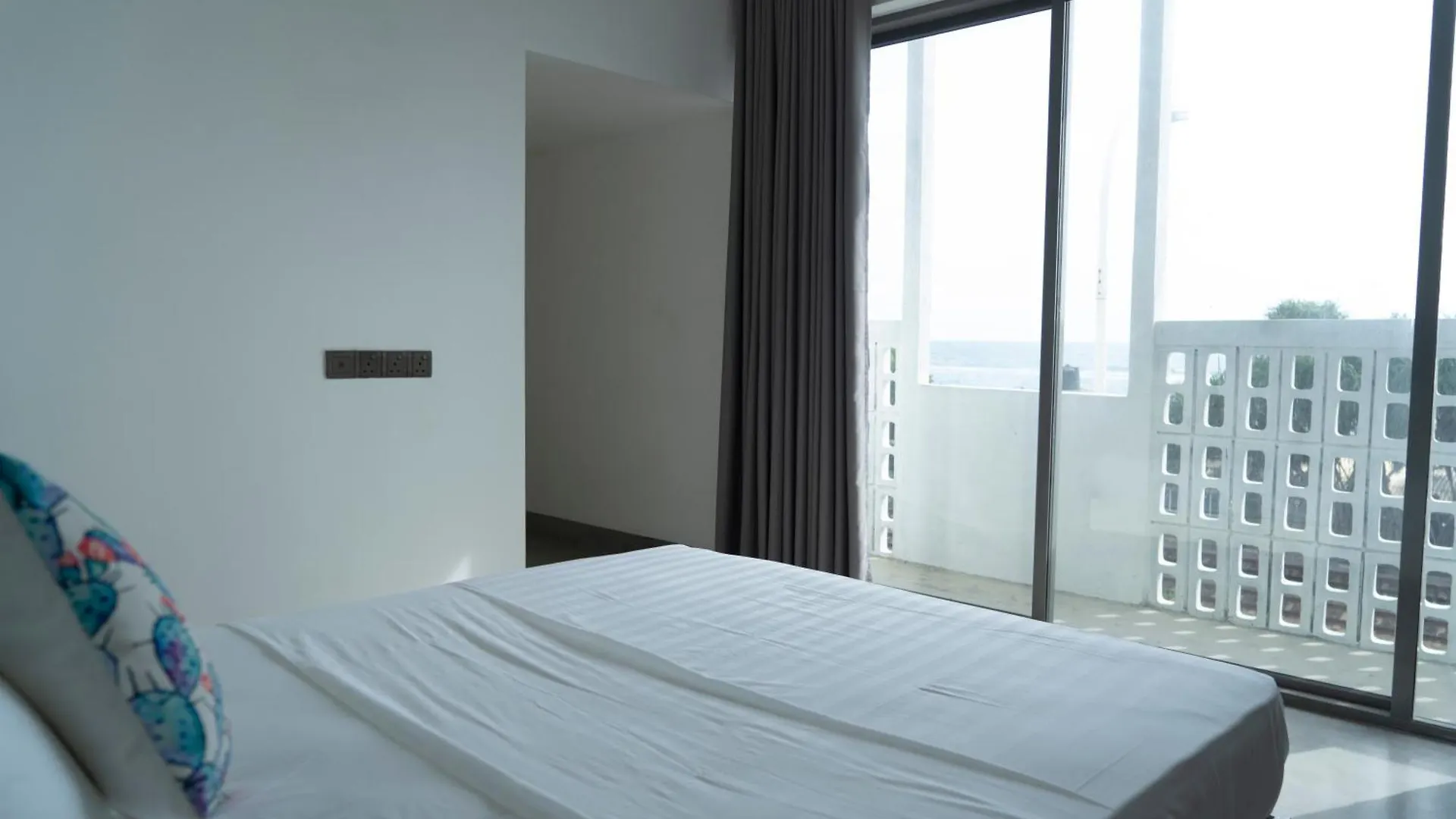 Four Petals Inn Colombo